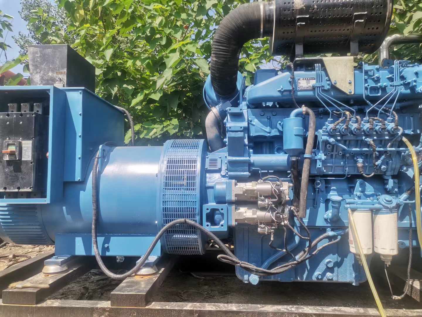 江川详细说明降低 800kW 柴油发电机输出电流波动的方法