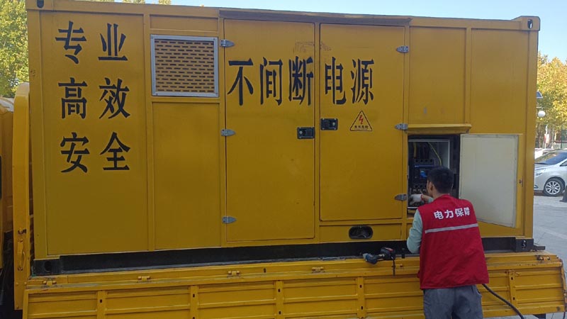江川柴油发电机组和UPS电源配合使用时，如何避免切换过程中的电力中断？